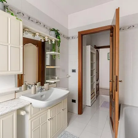 شقة Penthouse With Terrace - Private Parking & Wifi Pecetto di Valenza