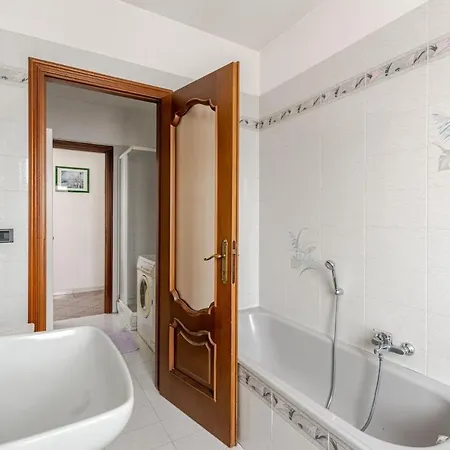 Penthouse With Terrace - Private Parking & Wifi * Pecetto di Valenza
