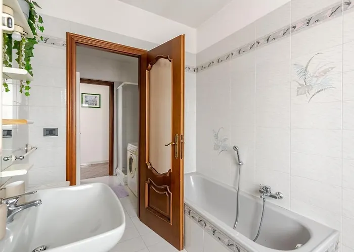 Penthouse With Terrace - Private Parking & Wifi * Pecetto di Valenza